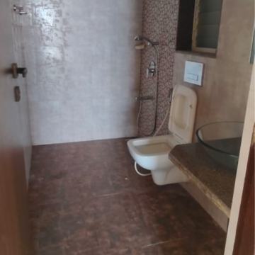 Attached Bathroom in 2 BHK Apartment at Lodha The Park, Kamala Mill – for Rent