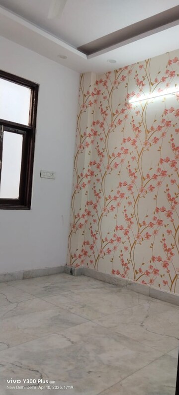 Room in 2 BHK Apartment at Himgiri Apartments, Govindpuri – for Rent