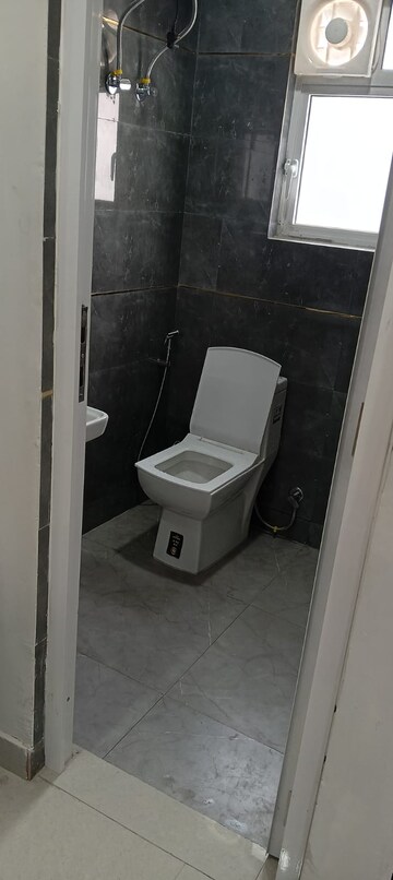 Attached Bathroom in 1 RK Independent House at Unitech Arcadia, South City 2 – for Rent