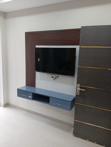 Room in 1 RK Independent House at Unitech Arcadia, South City 2 – for Rent