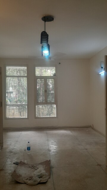 Room in 3 BHK Builder Floor at Unitech South City II, Sector 50 – for Rent