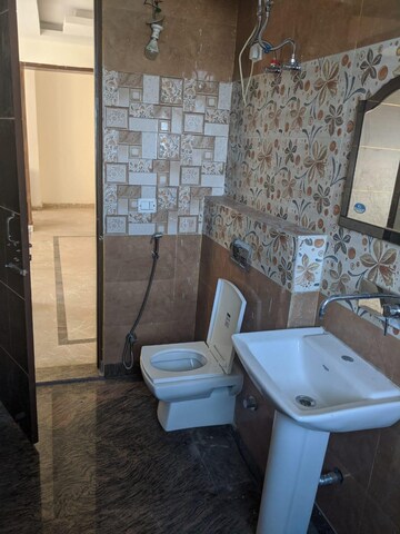 Attached Bathroom in 3.5 BHK Apartment at ATS Triumph, Sector 104 – for Rent