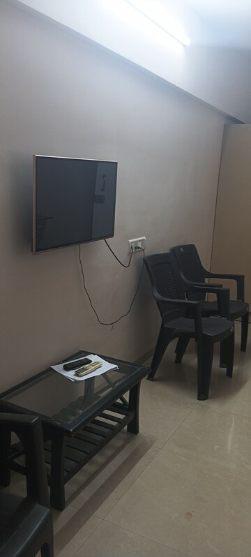 Room in 2 BHK Apartment at Andheri West – for Rent