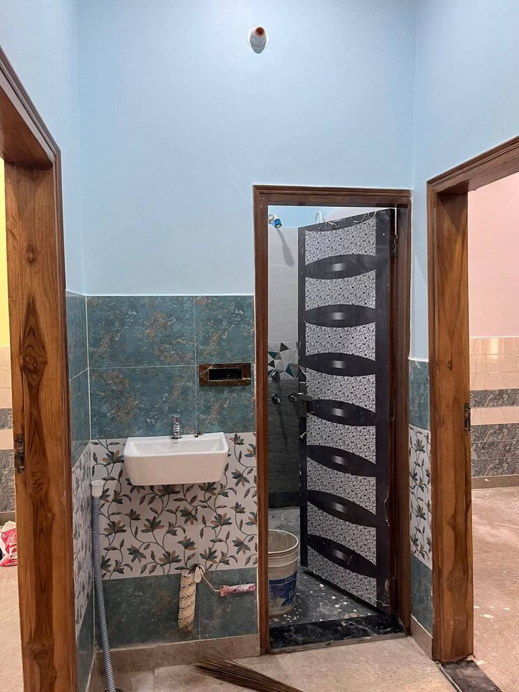 undefined, rwa-tomar-colony 2 Bedroom 450 Sq.Ft. Independent House In Mukundpur Delhi 8509298