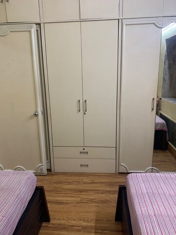 Bedroom in 2 BHK Apartment at Andheri West – for Rent