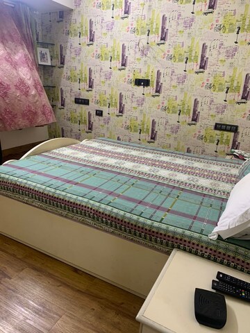 Bedroom in 2 BHK Apartment at Andheri West – for Rent