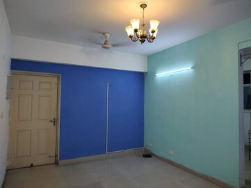 Room in 2 BHK Apartment at Supertech Cape Town, Sector 74 – for Rent