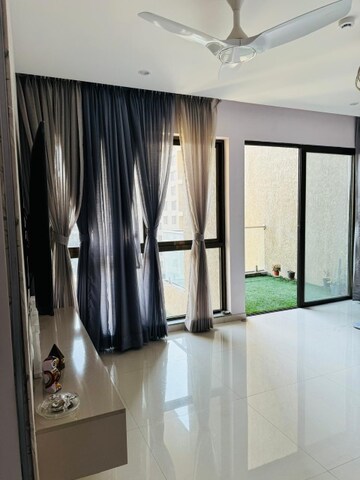 Room in 2 BHK Apartment at Shyama Rainbow Vissta, Ravet – for Rent