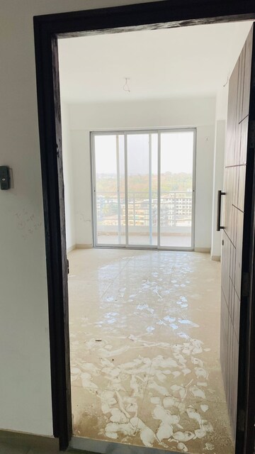 Room in 2 BHK Apartment at Kohinoor Lifestyle, Kalyan West – for Rent