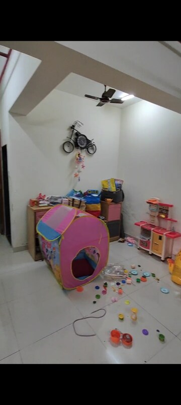 Room in 1 BHK Apartment at Reliable Gulraj Tower, Kurla East – for Rent