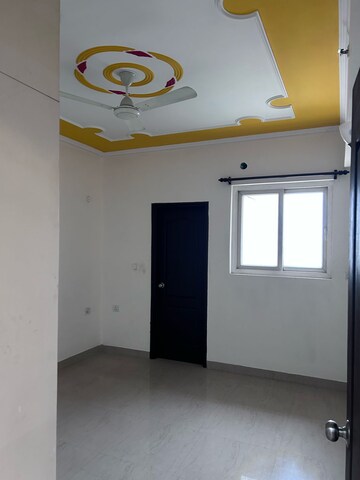 Room in 2 BHK Apartment at ATS Dolce, Zeta I Greater Noida – for Rent