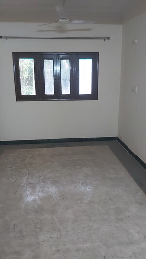 Bedroom in 2.5 BHK Apartment at Mayur Vihar Phase 1 Extension – for Sale