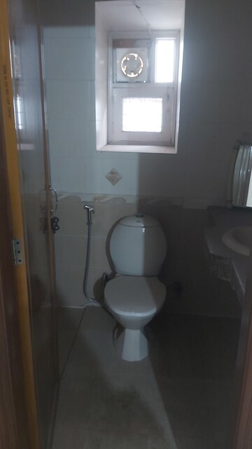 Attached Bathroom in 2.5 BHK Apartment at Mayur Vihar Phase 1 Extension – for Sale