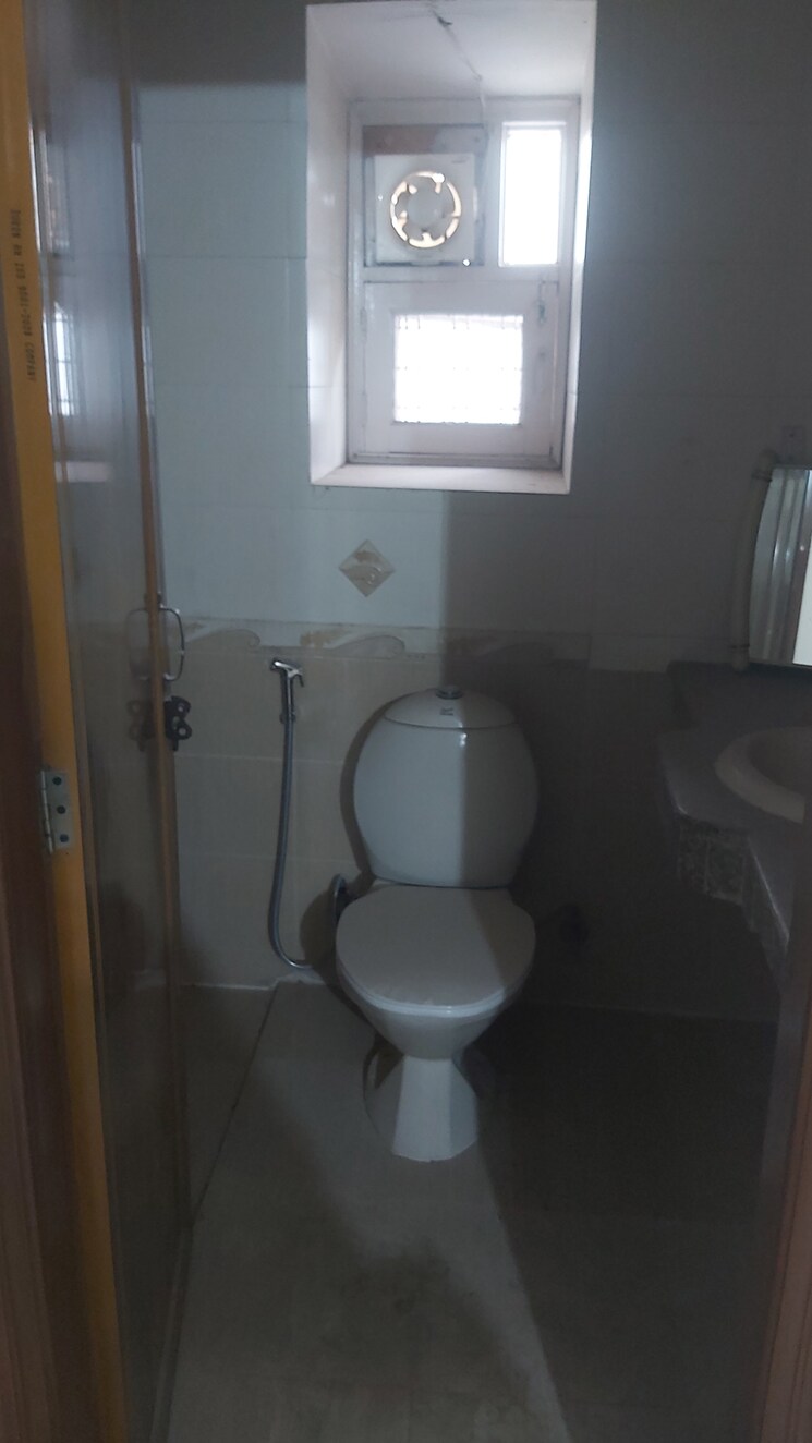 Attached Bathroom, mayur vihar phase 1 extension 2.5 Bedroom 850 Sq.Ft. Apartment In Mayur Vihar Phase 1 Extension Delhi 8509381