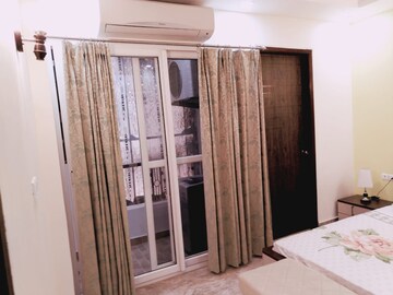 Room in 3.5 BHK Apartment at MI Rustle Court, Gomti Nagar – for Rent