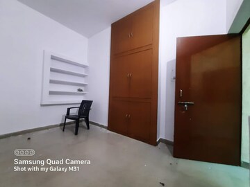 Room in 2 BHK Apartment at Hazratganj – for Rent
