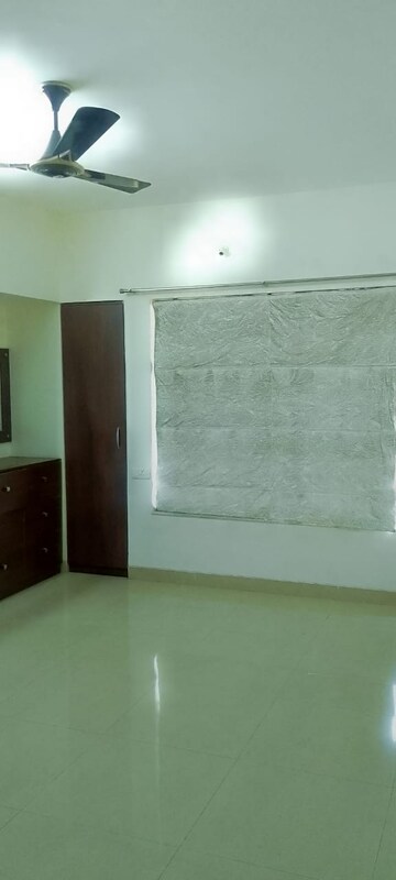 Room in 2 BHK Apartment at Treasure Park, Satara Road – for Rent