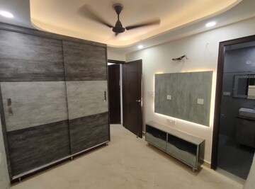 Furnished Amenities in 2 BHK Apartment at Madhur Apartment, Paschim Vihar – for Rent