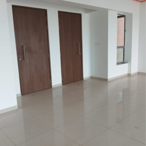 Room in 4 BHK Apartment at Kalpataru Immensa C, Kolshet Industrial Area – for Sale