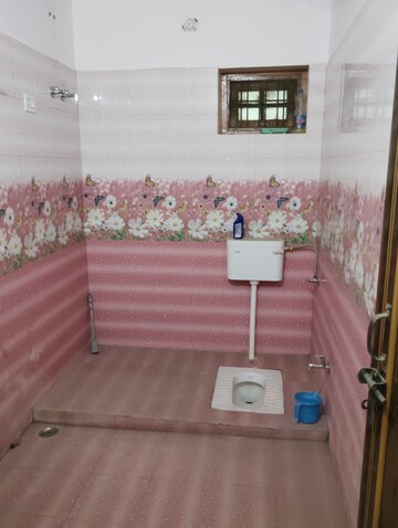 Attached Bathroom in 2 BHK Independent House at Vikas Nagar – for Rent