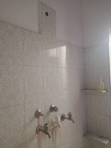 Attached Bathroom in 2 BHK Independent House at Aliganj – for Rent