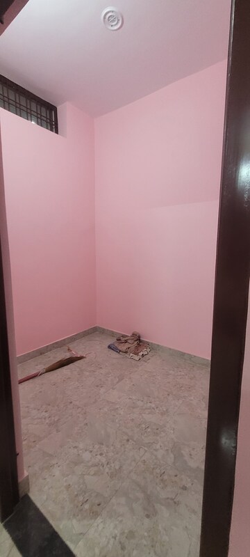 Room in 3 BHK Independent House at Jankipuram – for Rent