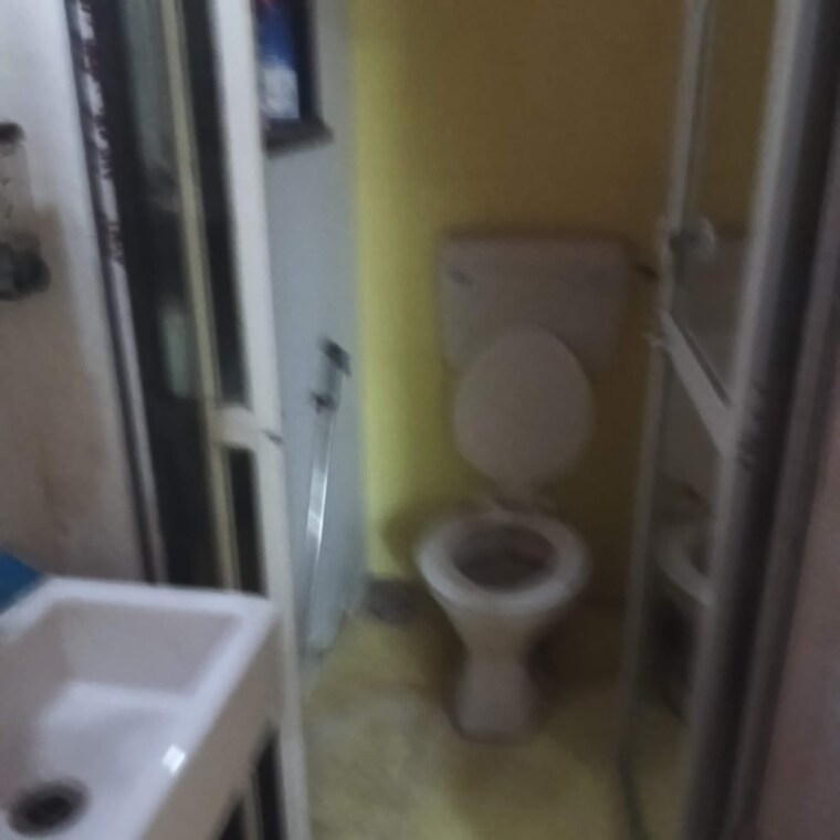 Attached Bathroom, sbi colony 1 Bedroom 450 Sq.Ft. Apartment In Sbi Colony Thane 8509595