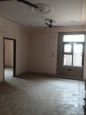 Building Lobby in 3 BHK Builder Floor at Prayag Homes, Rajendra Nagar Sector 2 – for Sale