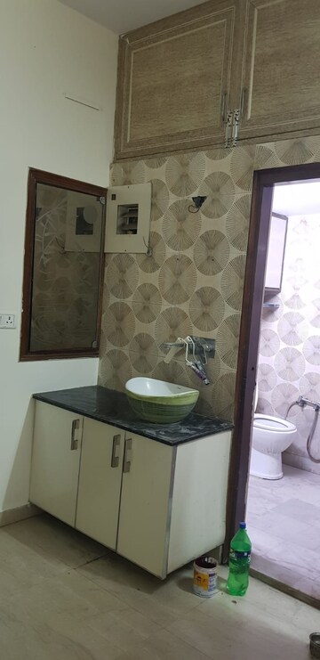 Attached Bathroom in 2.5 BHK Builder Floor at Ashok Nagar – for Rent