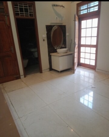 Room in 2 BHK Villa at Jankipuram – for Rent