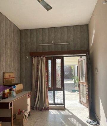 Room in 1 BHK Villa at Aliganj – for Rent