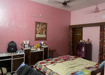 Room in 1 BHK Villa at Aliganj – for Rent