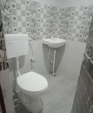 Attached Bathroom in 2 BHK Villa at Aliganj – for Rent