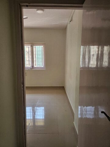 Room in 1 BHK Apartment at Takshila CHS, Andheri East – for Rent