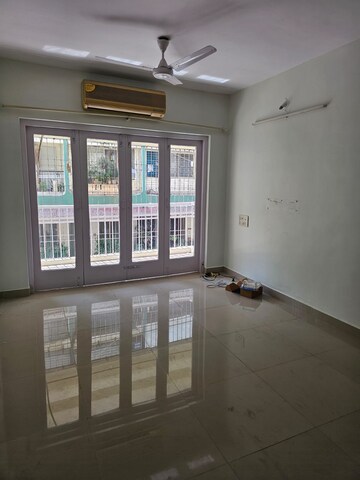 Room in 1 BHK Apartment at Takshila CHS, Andheri East – for Rent