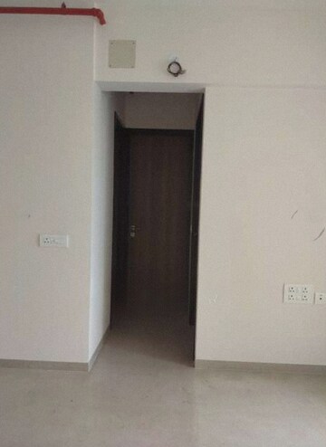 Room in 2 BHK Apartment at Piramal Vaikunth, Balkum Pada – for Rent