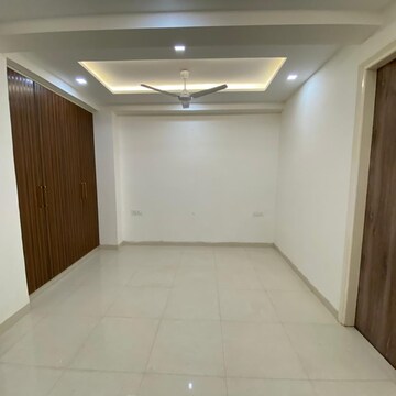 Room in 3 BHK Builder Floor at Sector 22 – for Rent