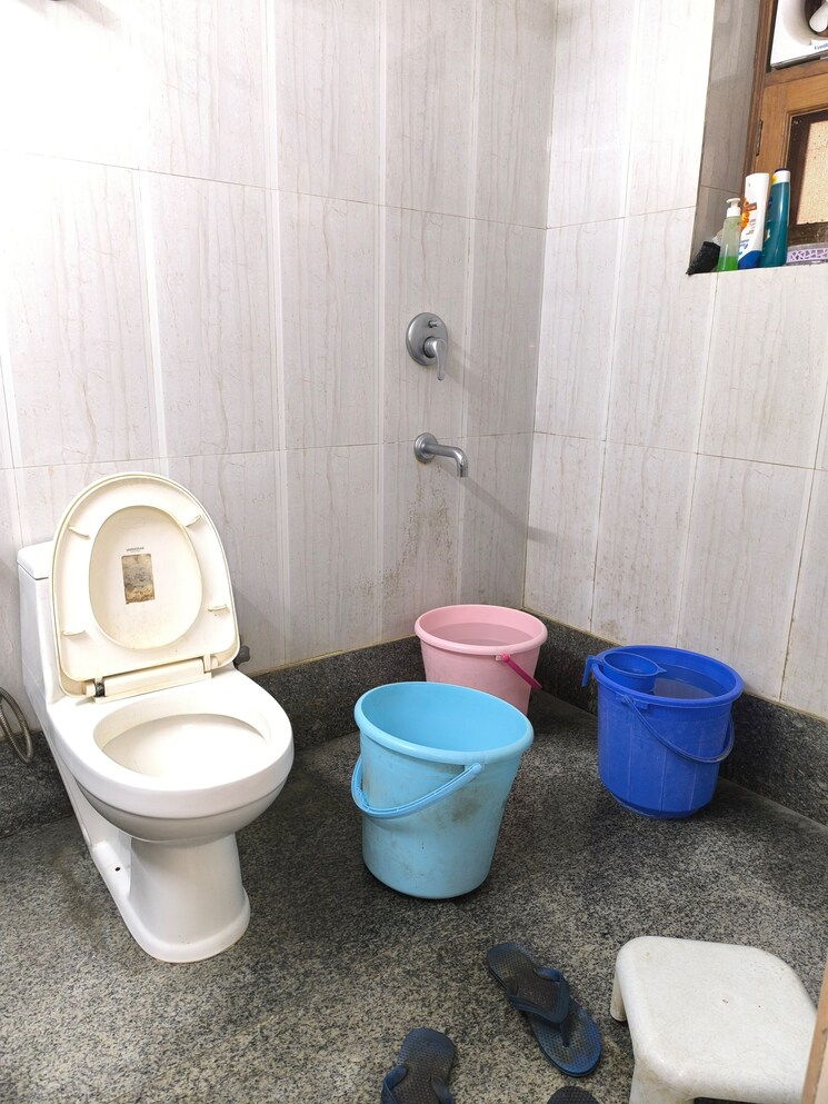 Attached Bathroom, vasant kunj 2 Bedroom 1050 Sq.Ft. Apartment In Vasant Kunj Delhi 8509869