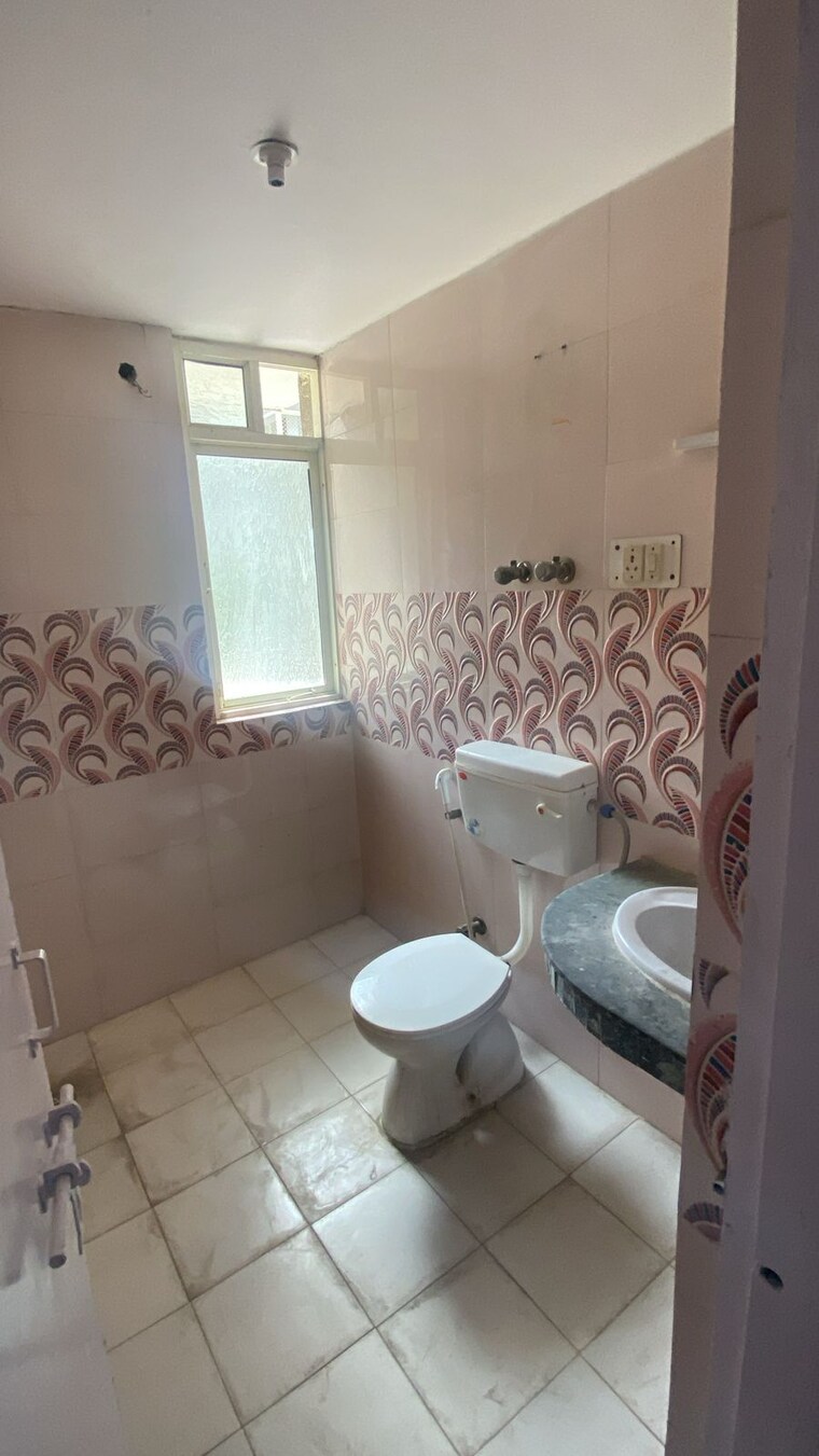 Attached Bathroom, jal-vidyut-apartment 3 Bedroom 1400 Sq.Ft. Apartment In Sector 21c Faridabad 8509890