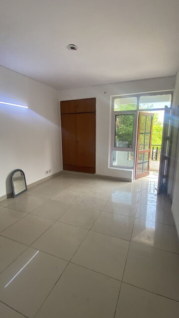 Room in 3 BHK Apartment at Jal Vidyut  Apartment, Sector 21c – for Sale