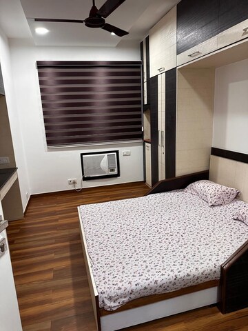 Room in 2 BHK Apartment at Hiranandani Estate Queens, Ghodbunder Road – for Rent