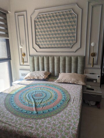 Room in 3 BHK Apartment at Lodha Sterling, Kolshet Road – for Rent