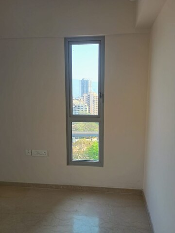 Room in 2 BHK Apartment at Piramal Vaikunth, Balkum Pada – for Rent