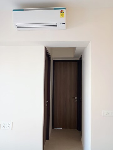 Room in 2 BHK Apartment at Piramal Vaikunth, Balkum Pada – for Rent