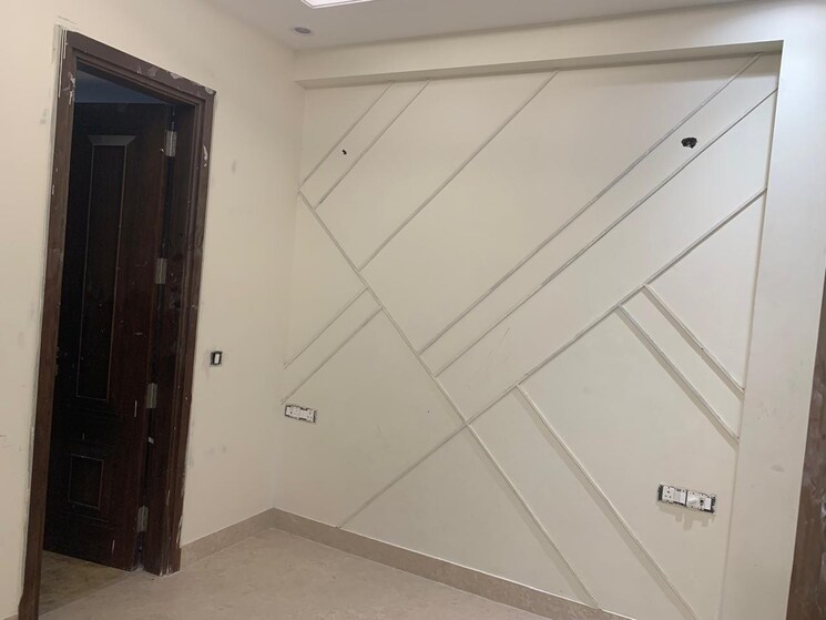 Room, uday park 3 Bedroom 217 Sq.Yd. Builder Floor In Uday Park Delhi 8509984