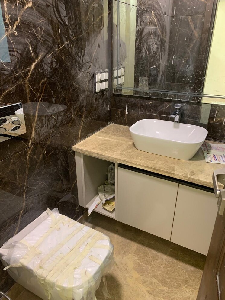 Attached Bathroom, uday park 3 Bedroom 217 Sq.Yd. Builder Floor In Uday Park Delhi 8509984