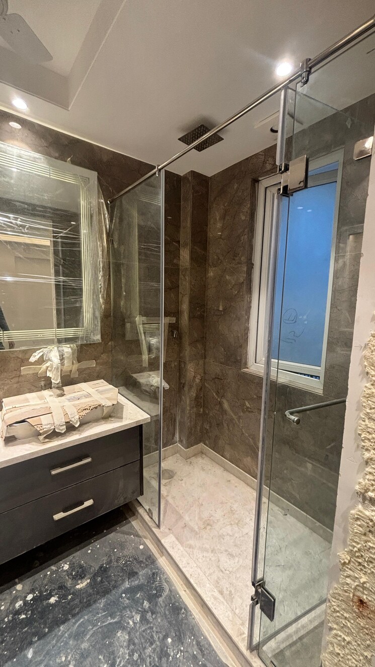 Attached Bathroom, uday park 3 Bedroom 217 Sq.Yd. Builder Floor In Uday Park Delhi 8509984