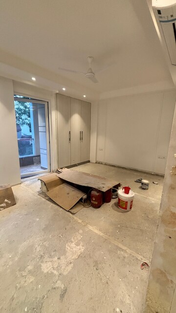 Room in 3 BHK Builder Floor at Uday Park – for Rent