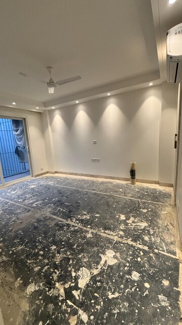 Room in 3 BHK Builder Floor at Uday Park – for Rent