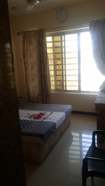 Room in 3 BHK Apartment at Vijay Orion III, Kavesar – for Rent